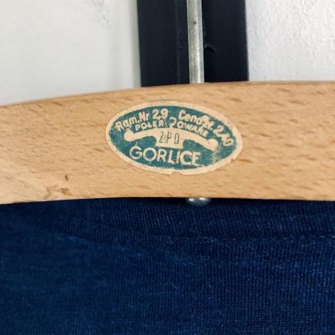 Wieszak z naklejką Z.P.D. Gorlice.